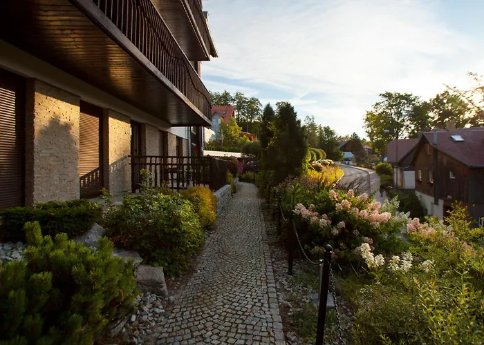 Panorama Gor - Centrum Miasta, Z Widokiem Na Szrenice 斯克拉斯卡波伦巴