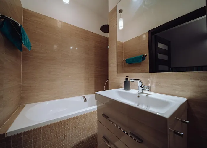 Panorama Gor - Centrum Miasta, Z Widokiem Na Szrenice * 斯克拉斯卡波伦巴